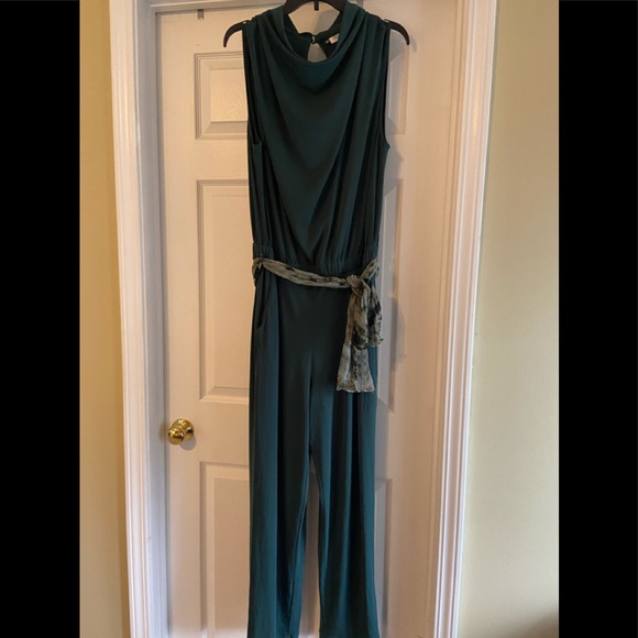 jJeniffer Lopez jumpsuit - Picture 2 of 6